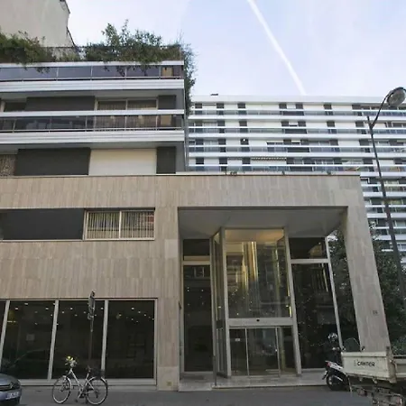 Appartement Pret A Usage & Commodat 14 Rue Des Sablons Metro Trocadero - 30 Nuitees Minimum -